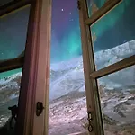 Gjestehuset 102 - Your Away From Home! Hostel *