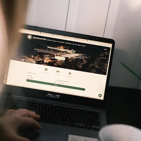 Gjestehuset 102 - Your Away From Home! Хостел Лонгйир