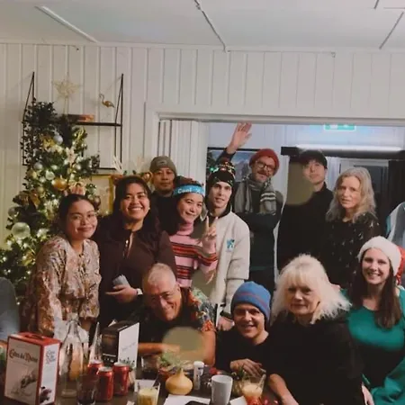 Gjestehuset 102 - Your Away From Home! Хостел Лонгйир