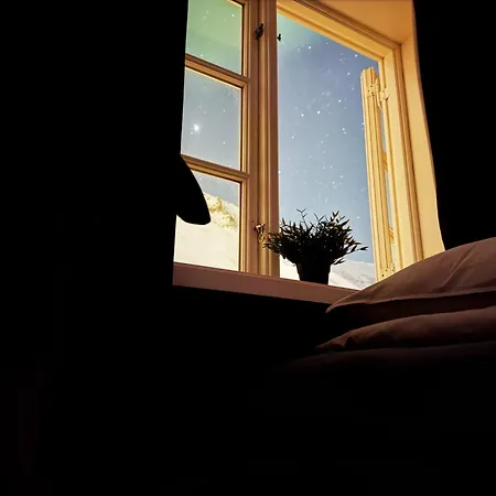 Gjestehuset 102 - Your Away From Home! Vandrarhem