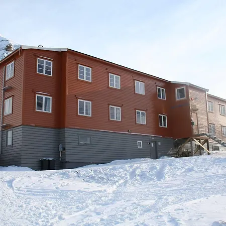 Gjestehuset 102 *