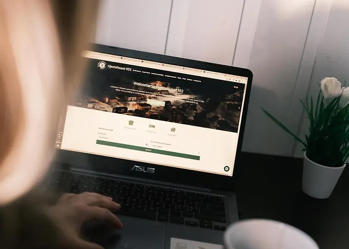 Gjestehuset 102 - Your Away From Home! بيت شباب لونغياربين