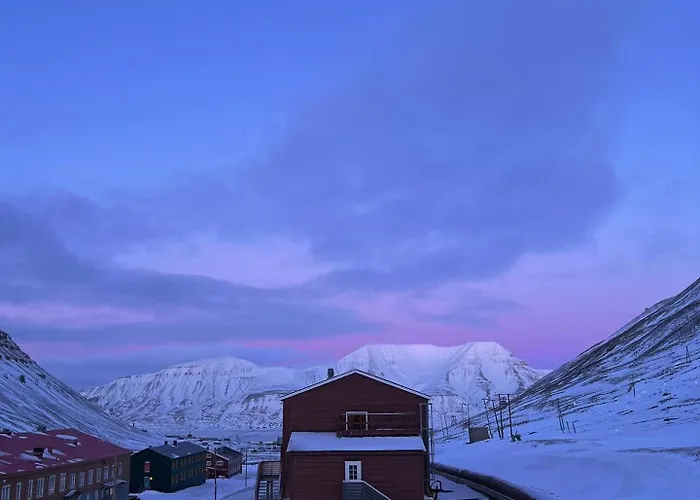 Gjestehuset 102 - Your Away From Home! Vandrarhem Longyearbyen