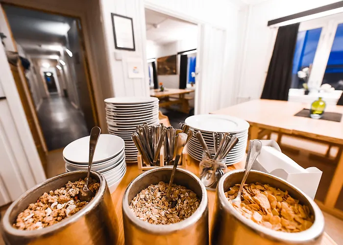 Gjestehuset 102 - Your Away From Home! Vandrarhem *