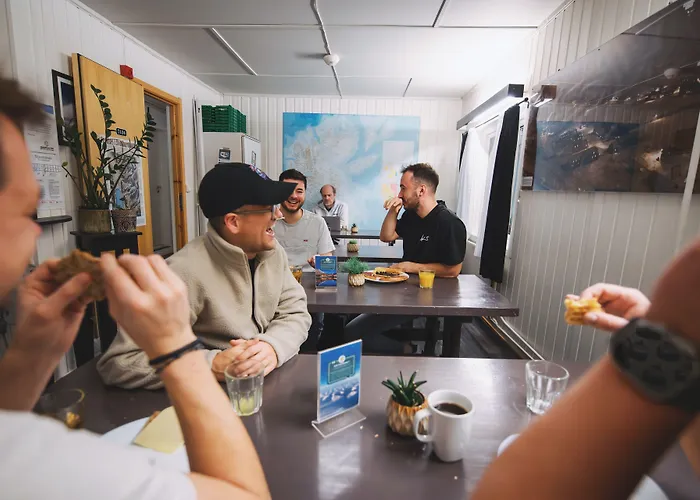 Gjestehuset 102 - Your Away From Home! Vandrarhem *