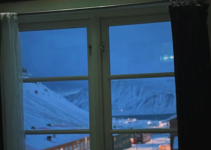 Gjestehuset 102 - Your Away From Home! Auberge de jeunesse Longyearbyen